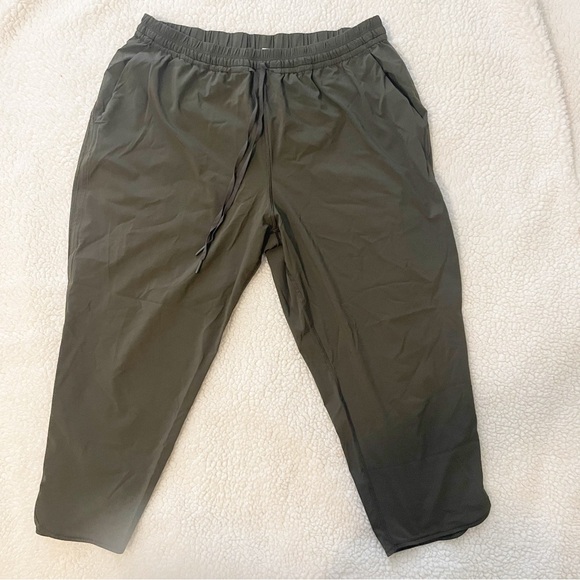 Lululemon Keep It Classic Crop Olive Green Pants size 12 - Picture 4 of 8